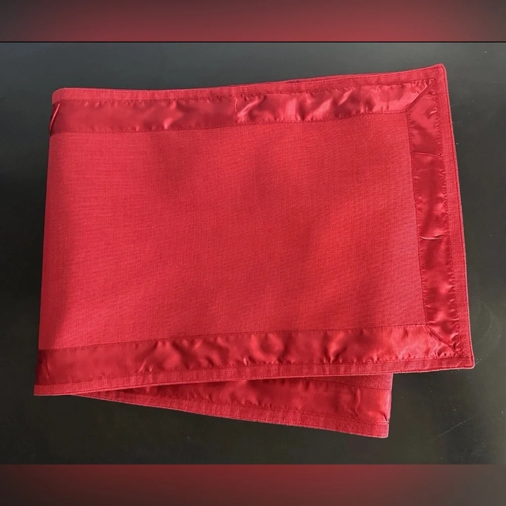 DINNER TABLE RUNNER 68 X 13 BEAUTIFUL LOVE RED SATIN BORDER